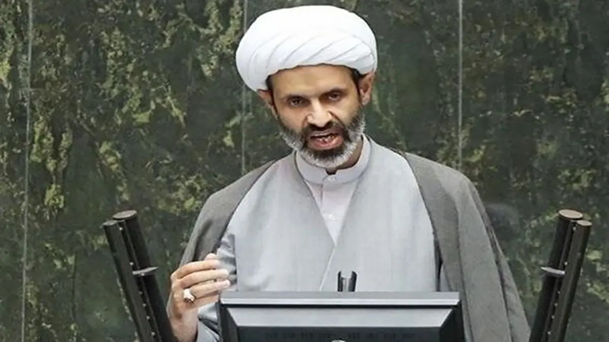 (ویدئو) استفاده نماینده مجلس و حامی سرسخت طرح صیانت از شعرِ شاعر ممنوع الکار