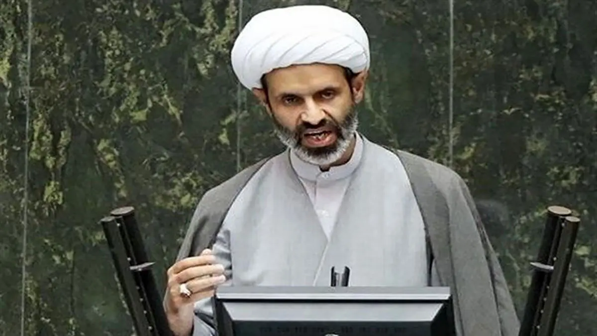 (ویدئو) استفاده نماینده مجلس و حامی سرسخت طرح صیانت از شعرِ شاعر ممنوع الکار