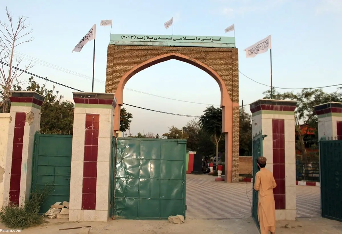 (ویدئو) طالبان دروازه تاریخی غزنی را تخریب کرد