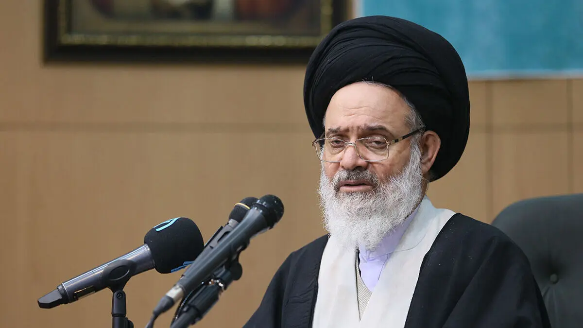 آیت الله بوشهری: مردم توقعات بی جا از انقلاب نداشته باشند