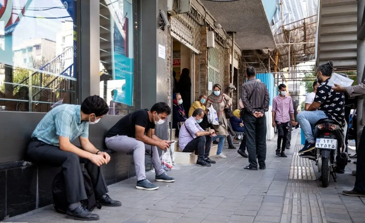 (تصاویر) صف‌های طولانی دارو‌خانه‌ها در پیک پنجم کرونا
