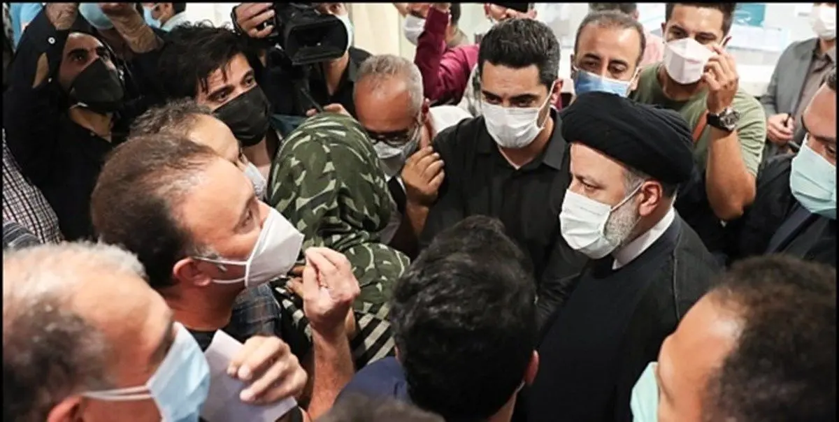 (ویدئو)  بازدید رئیسی از داروخانه ۲۹ فروردین