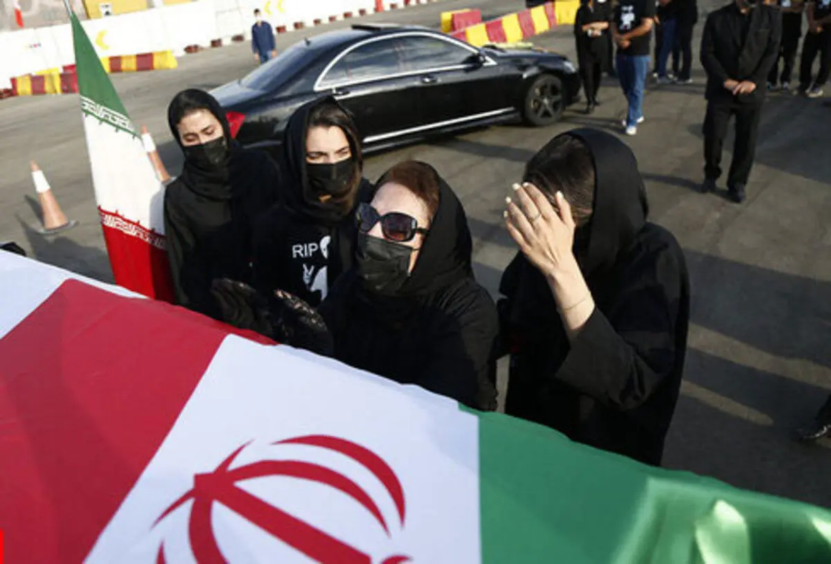 آخرین سخنان مادر ارشا اقدسی با پسرش هنگام خاکسپاری او
