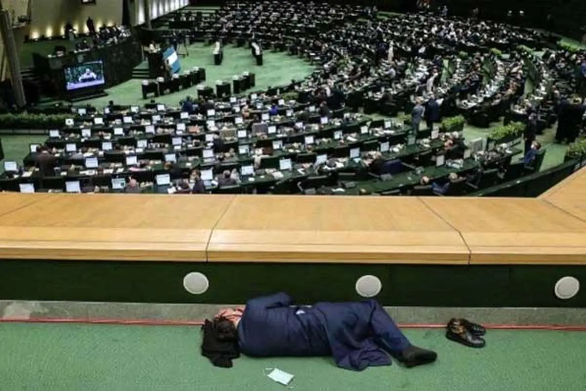 تصویرِ پربازدید؛ خواب خوش پس از رای اعتماد!