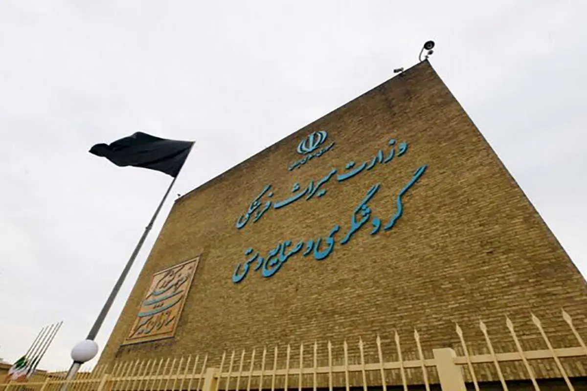 خود را در قاب تاریخ تزئین نکنیم!