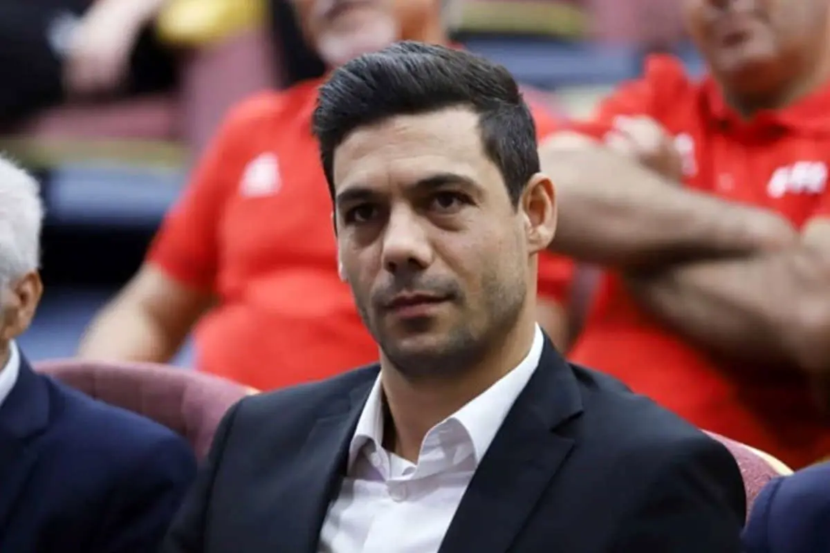 (عکس) معاون باشگاه پرسپولیس با ۲۰ سال تاخیر سرباز شد