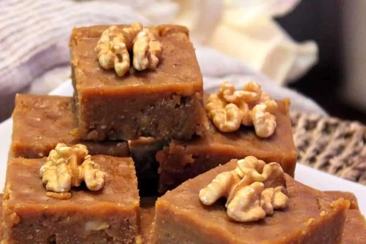 طرز تهیه حلوای شیره انگور، طعم متفاوت حلوا