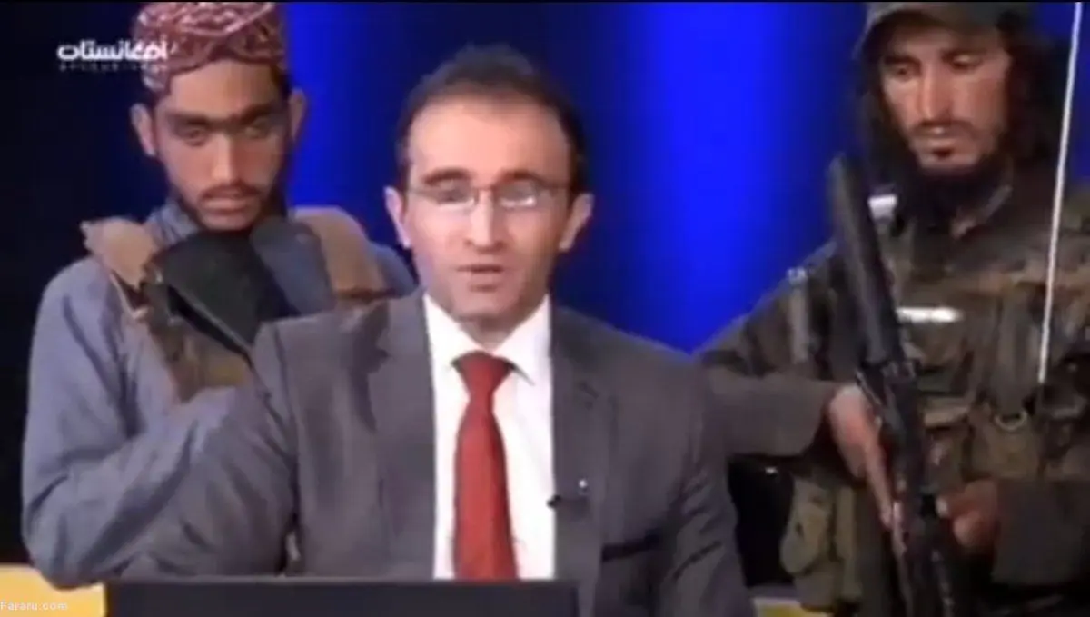 (ویدئو) فرمانده طالبان با محافظان مسلح در برنامه تلویزیونی!