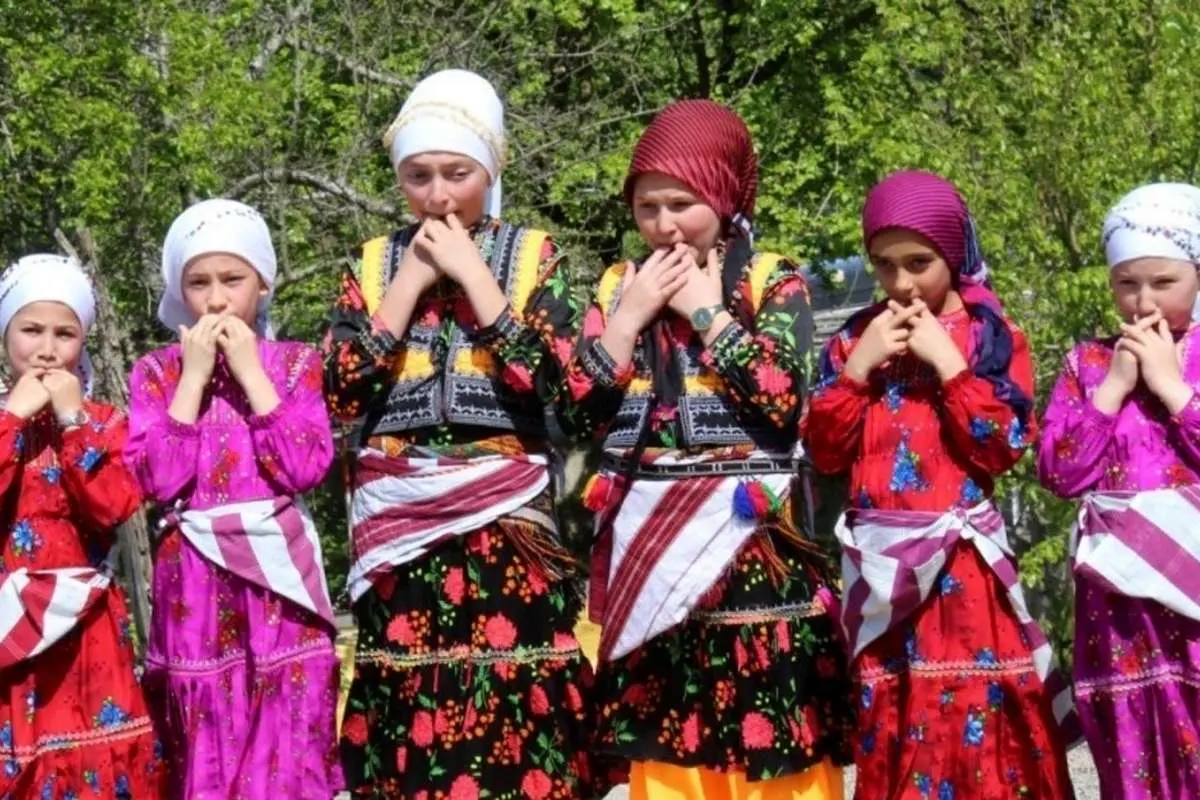 (ویدئو) روستایی عجیب که مردمش با سوت زدن با هم حرف میزنند!