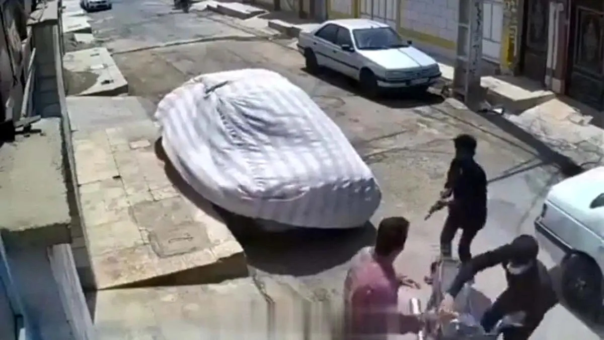 (ویدئو) زورگیری هولناک با کلاشینکف در اهواز