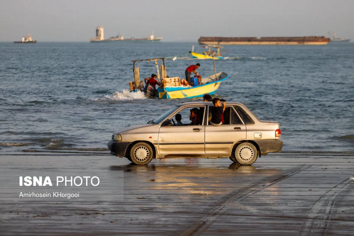 (تصاویر) ساحل خلیج فارس زیر چرخ خودرو‌ها