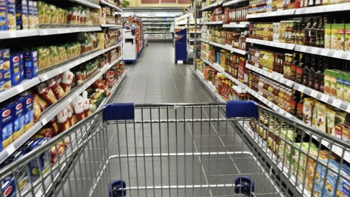 کالا‌های اساسی در یک سال چقدر گران شدند؟