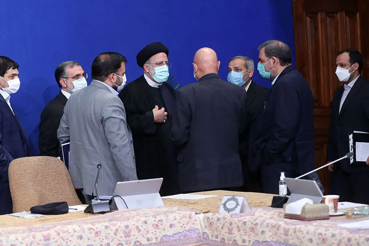 محافظهکاران واقعبین میشوند!