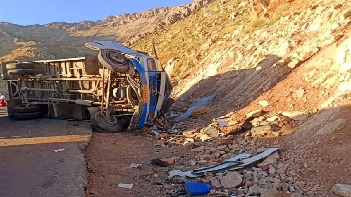 سقوط مینی‌بوس در کردستان ۱۹ نفر کشته و زخمی برجای گذاشت