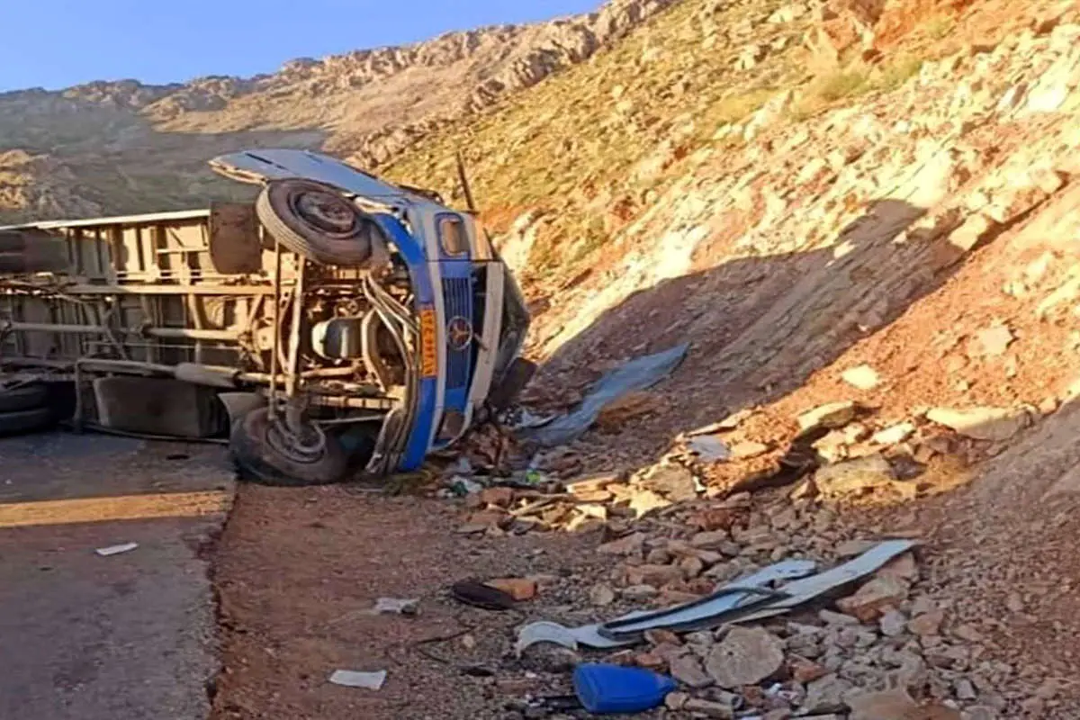 سقوط مینیبوس در کردستان ۱۹ نفر کشته و زخمی برجای گذاشت