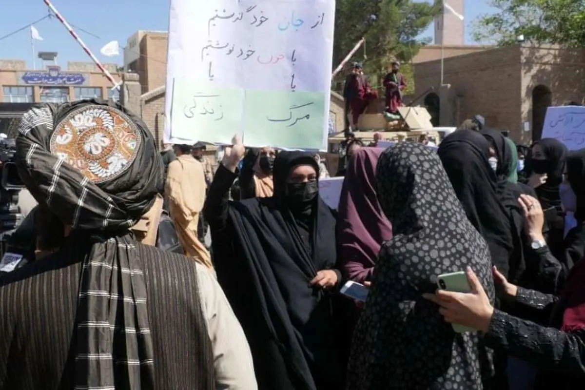 (تصاویر) تظاهرات زنان در هرات افغانستان