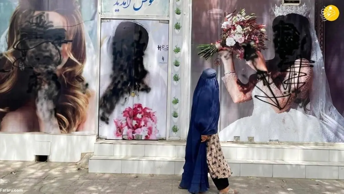 (ویدئو) پوشاندن تصاویر چهره زنان در خیابان‌های کابل