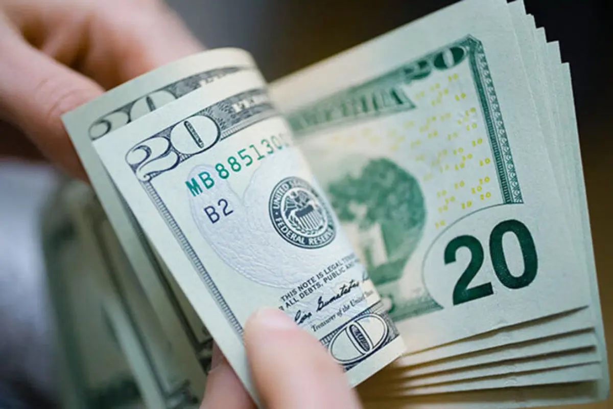 قیمت دلار چطور می‌ریزد؟