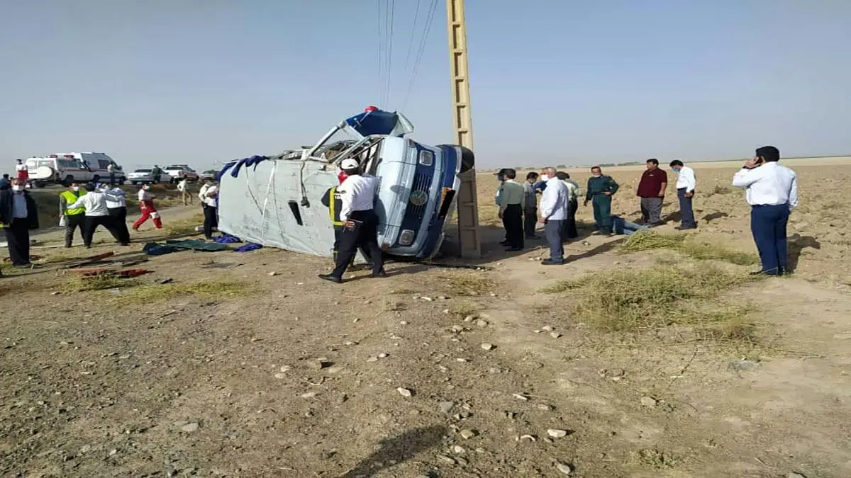 یک کشته و ۱۲ مصدوم در حادثه واژگونی مینی بوس