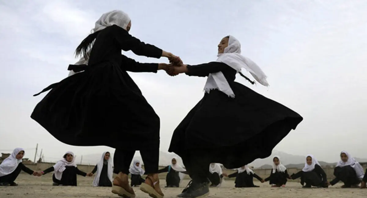 طالبان: دختران دانشجو باید چادر یا عبای مشکی بپوشند و برقع بزنند