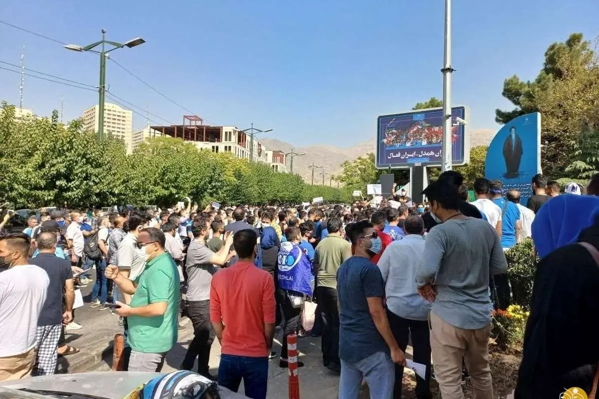 (عکس) هواداران استقلال باز هم تجمع کردند