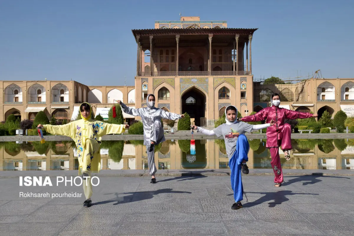 (تصاویر) زنان تایچی کار در میدان نقش جهان