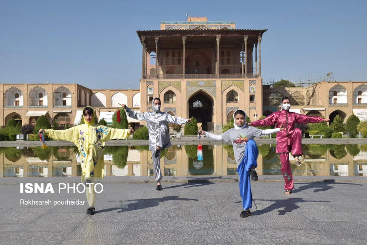 (تصاویر) زنان تایچی کار در میدان نقش جهان