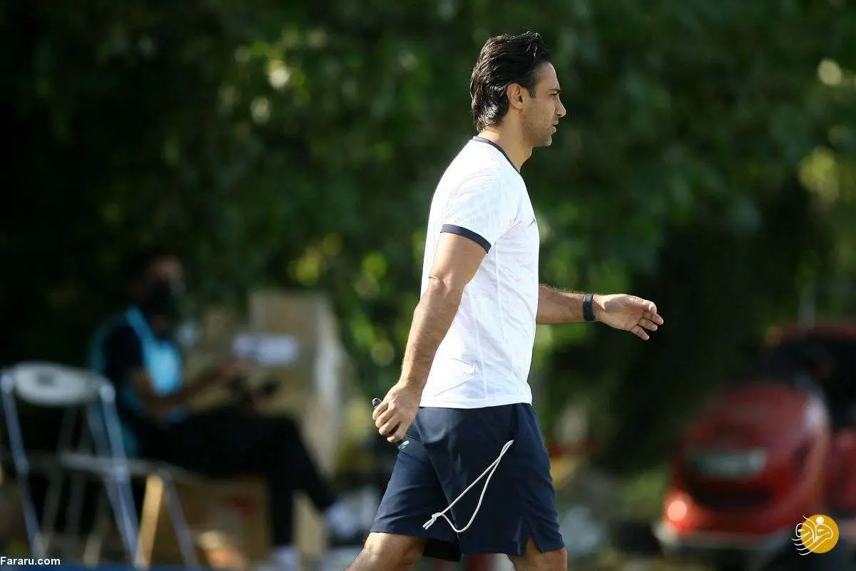 حضور فرهاد مجیدی با وجود محرومیت در جمع آبی پوشان