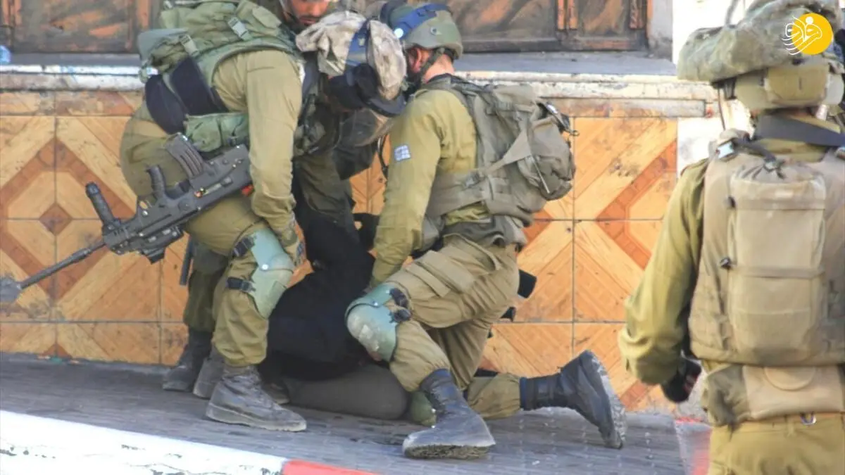(تصاویر) ضرب و شتم و بازداشت کودک ۱۰ ساله فلسطینی