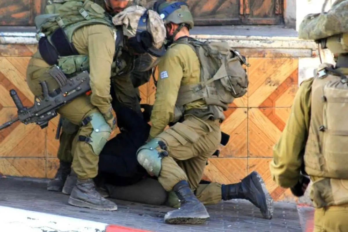 (تصاویر) ضرب و شتم و بازداشت کودک ۱۰ ساله فلسطینی
