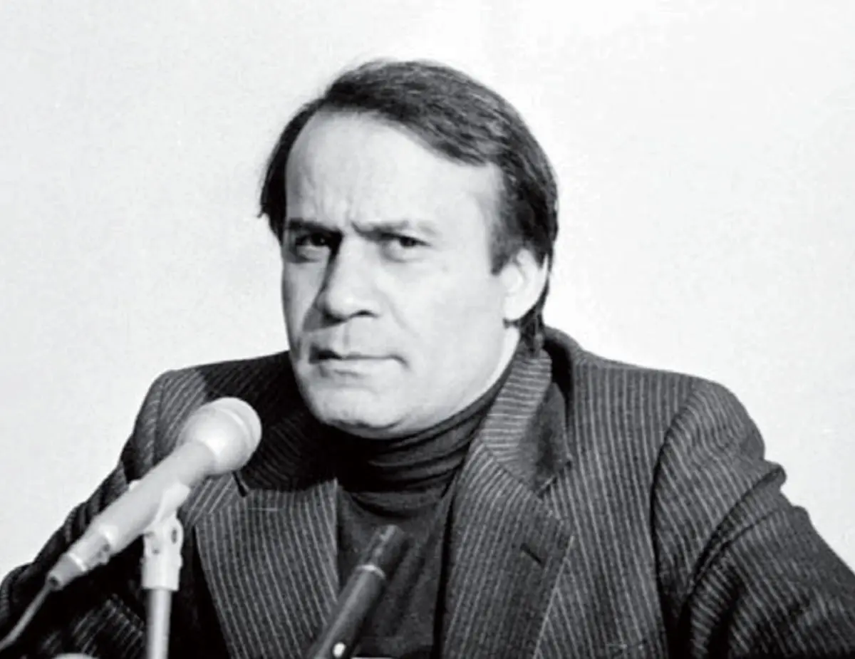چهره دوگانه صادق قطب‌زاده