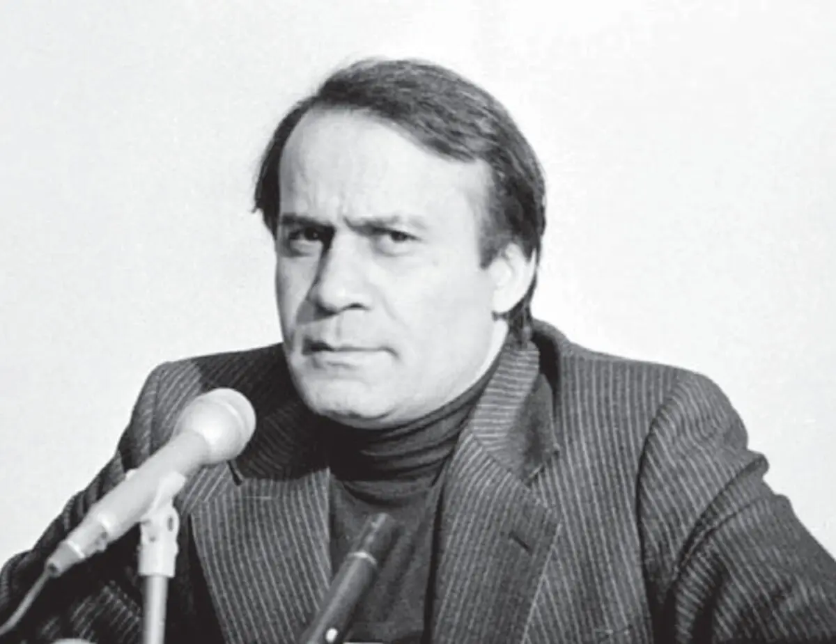 چهره دوگانه صادق قطب‌زاده