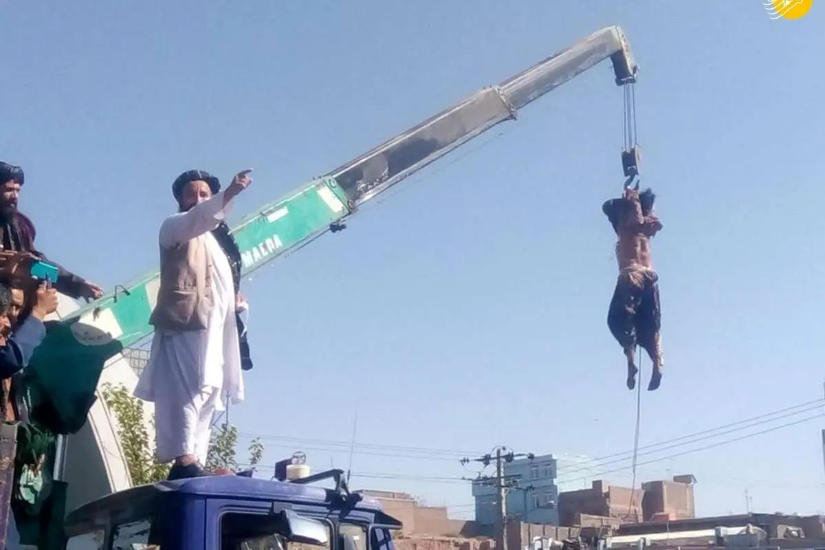 (تصاویر 16+) طالبان چهار نفر را در ملاءعام اعدام کرد