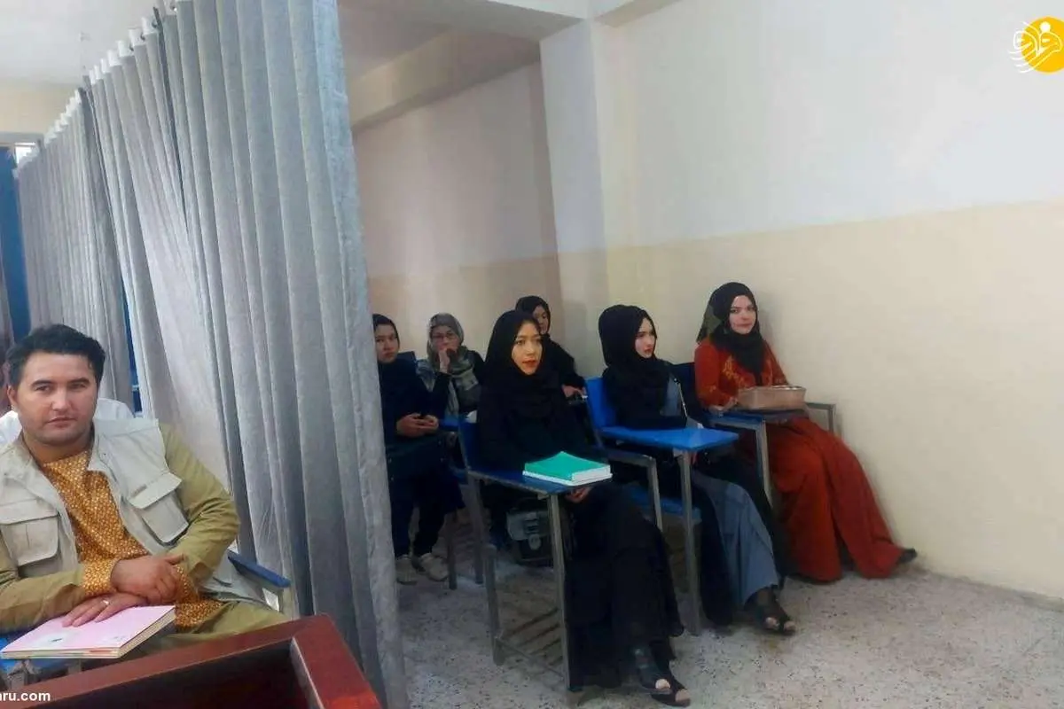 (تصاویر) جداسازی دختران و پسران در دانشگاههای افغانستان