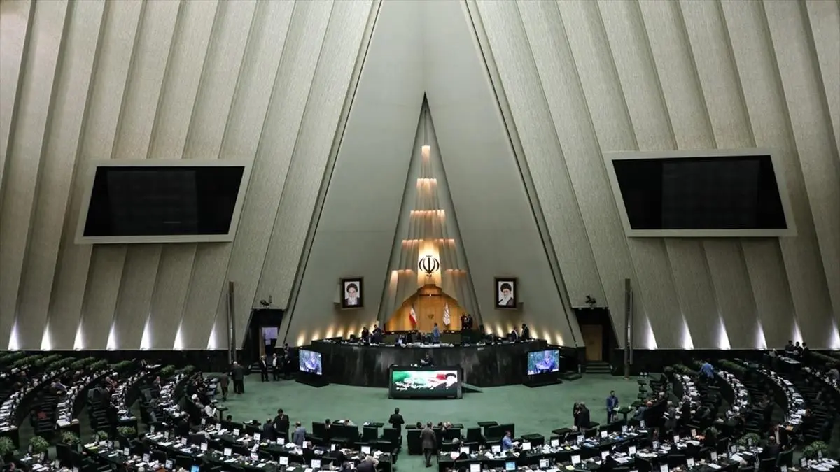 پارلمانی که تنها ۶ روز ۲۹۰ نفره بود