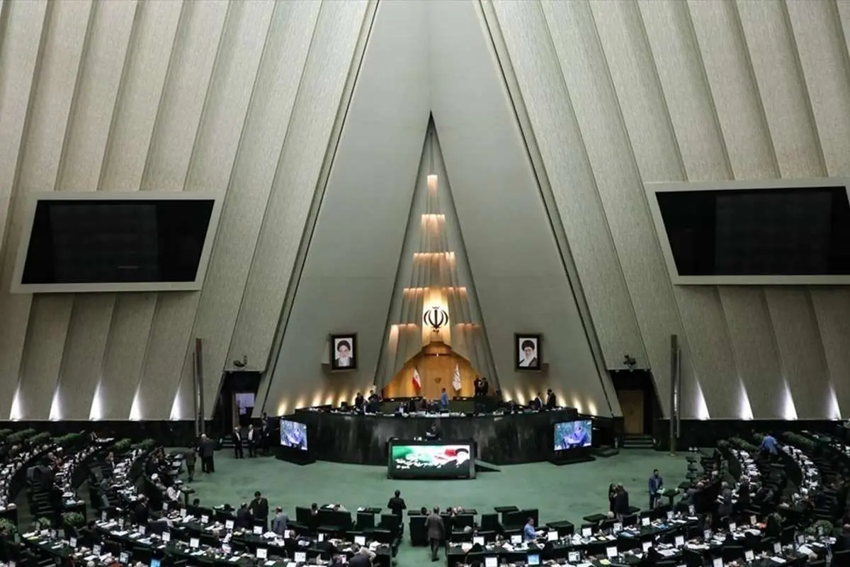 پارلمانی که تنها ۶ روز ۲۹۰ نفره بود