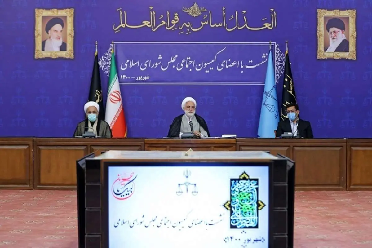 اژهای: برخی قوانین به نفع زنان بازنگری شود