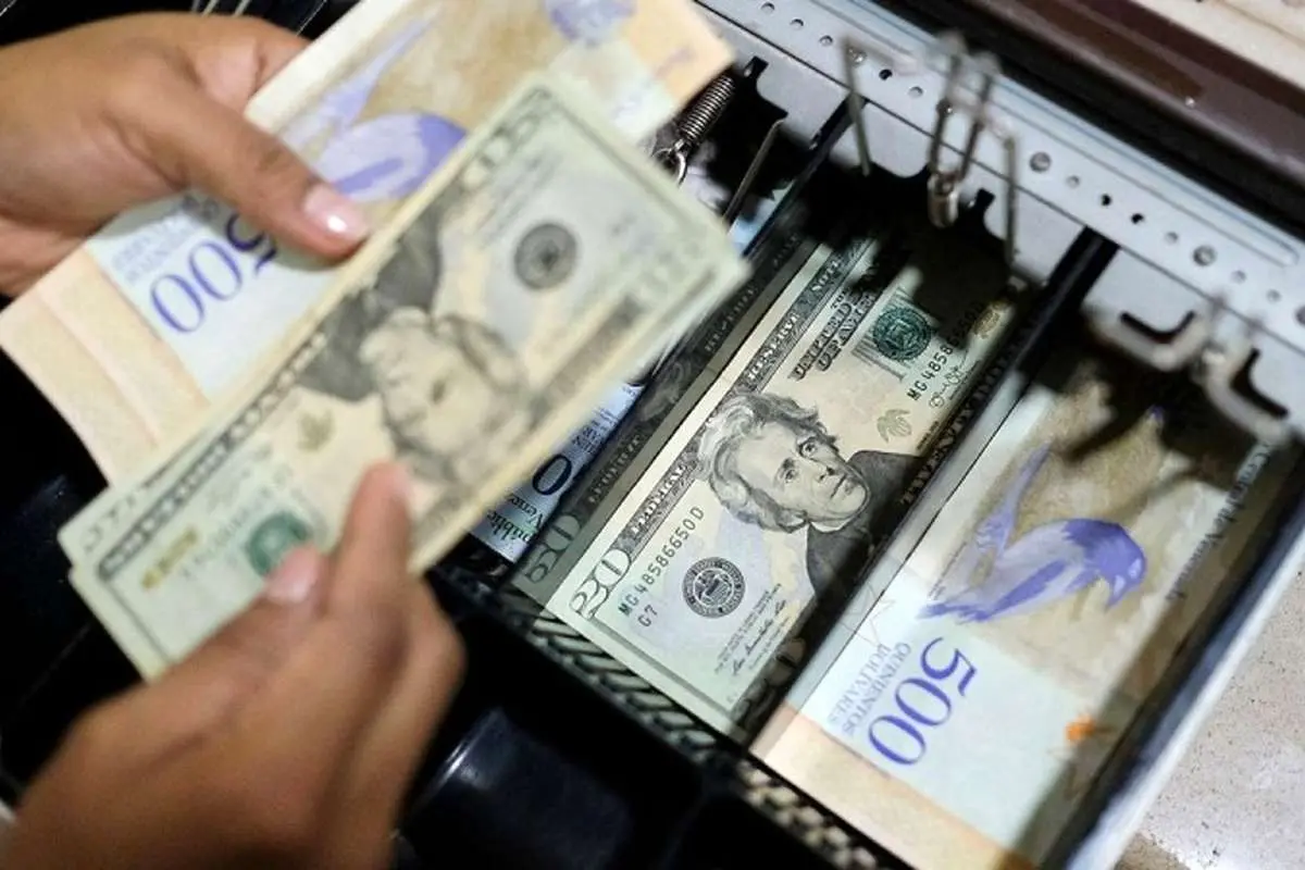 ردپای عوامل سیاسی در افزایش قیمت دلار