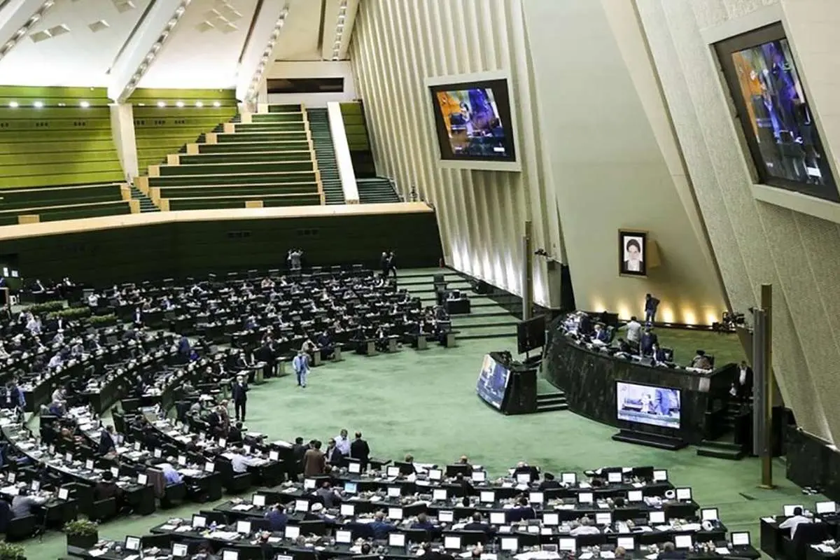 انتقاد از نمایندگان مجلس؛ پارلمان یا پلکان!