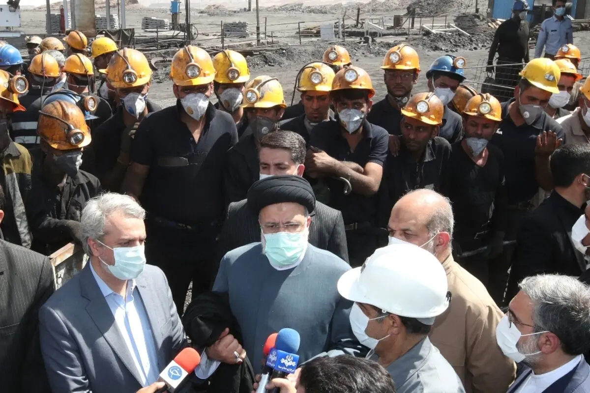 (تصاویر) بازدید رئیسی از معدن زغال سنگ طبس