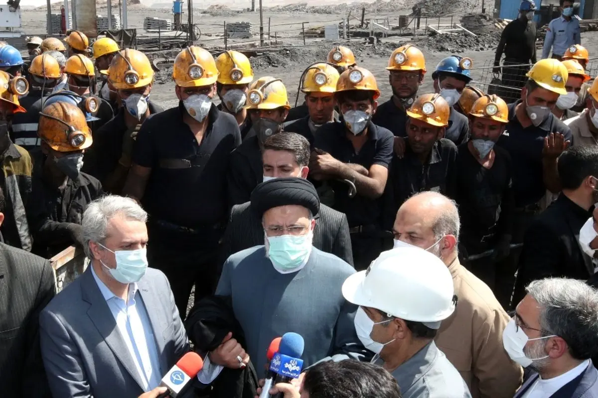 (تصاویر) بازدید رئیسی از معدن زغال سنگ طبس