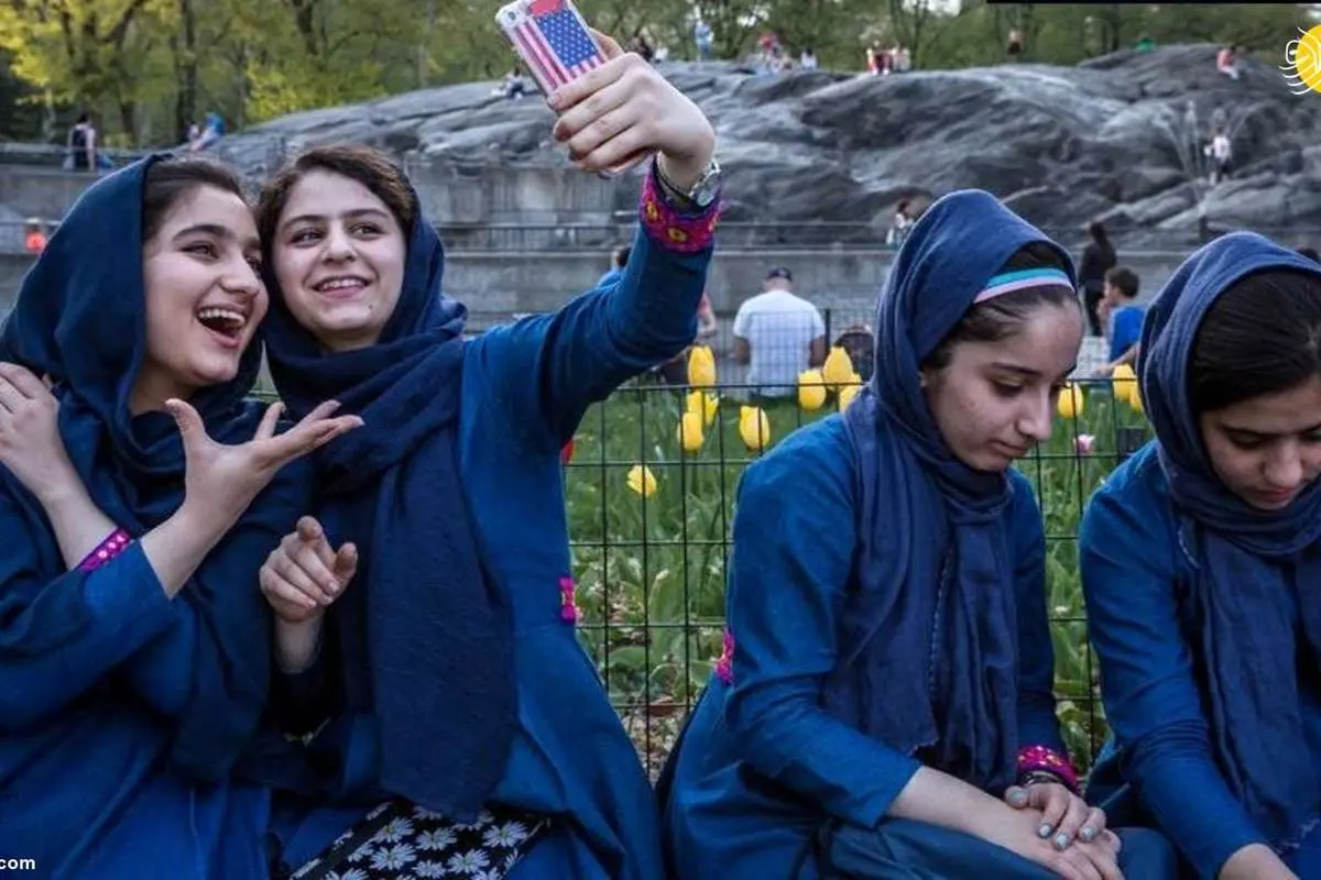 طالبان استفاده از گوشی دوربیندار را برای زنان ممنوع کرد