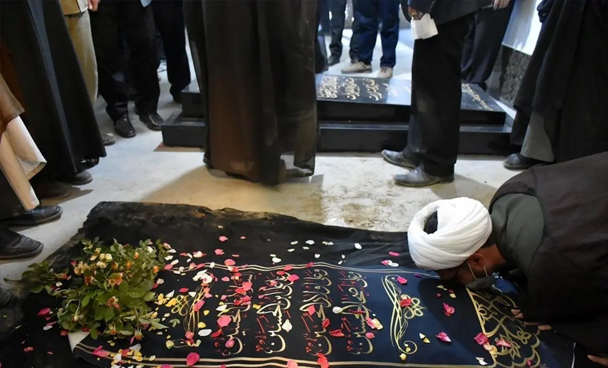 (تصاویر) پیکر علامه حسن‌زاده‌ آملی در منزلگاه ابدی
