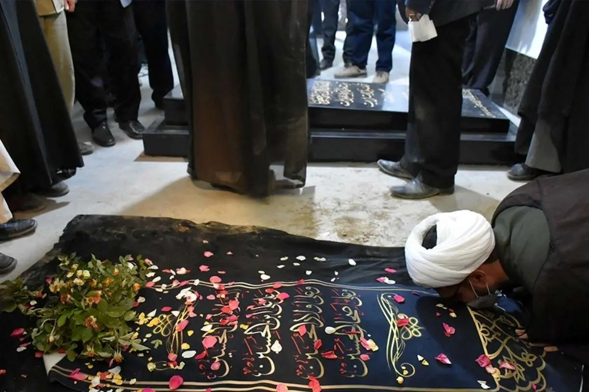 (تصاویر) پیکر علامه حسنزاده آملی در منزلگاه ابدی