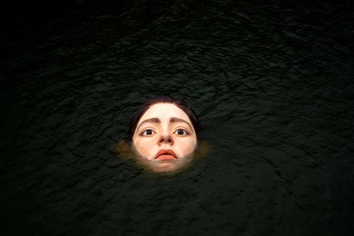 (تصاویر) ماجرای مجسمه زن غرق شده در رودخانه
