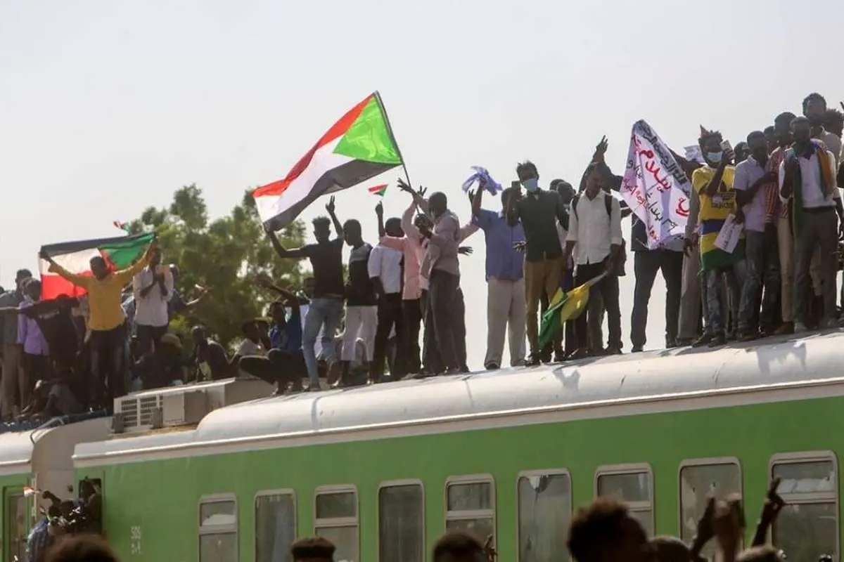 (تصاویر) تظاهراتِ قطاری!