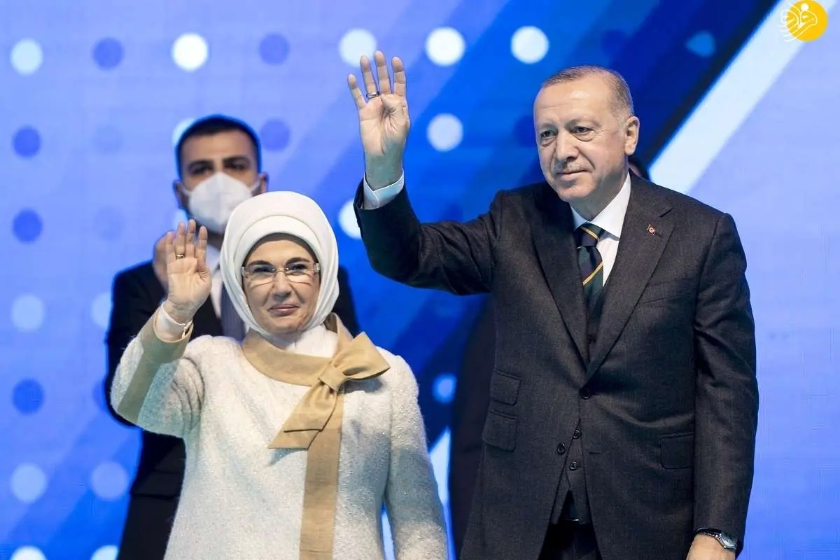 (ویدئو) مشکل اردوغان در راه رفتن!