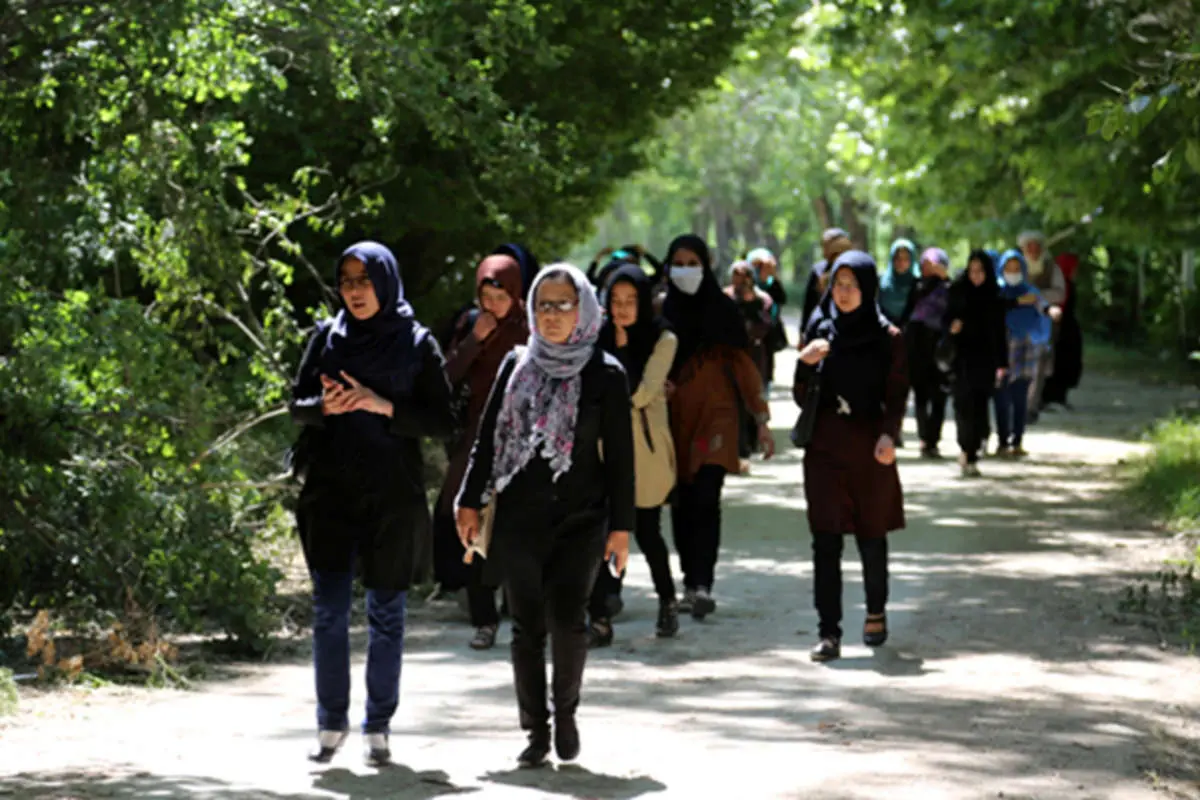 (ویدئو) طالبان دختران دانشجو را از خوابگاه اخراج کرد