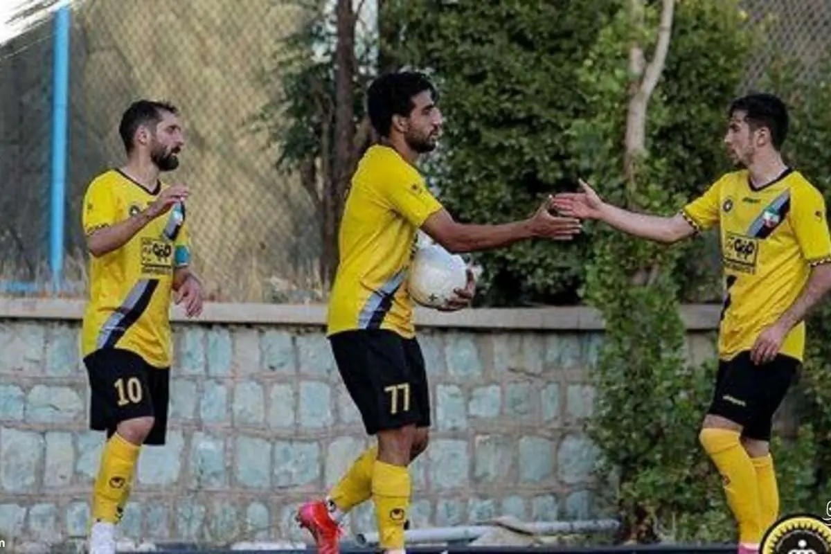 پست جدید فرشاد احمدزاده در سپاهان