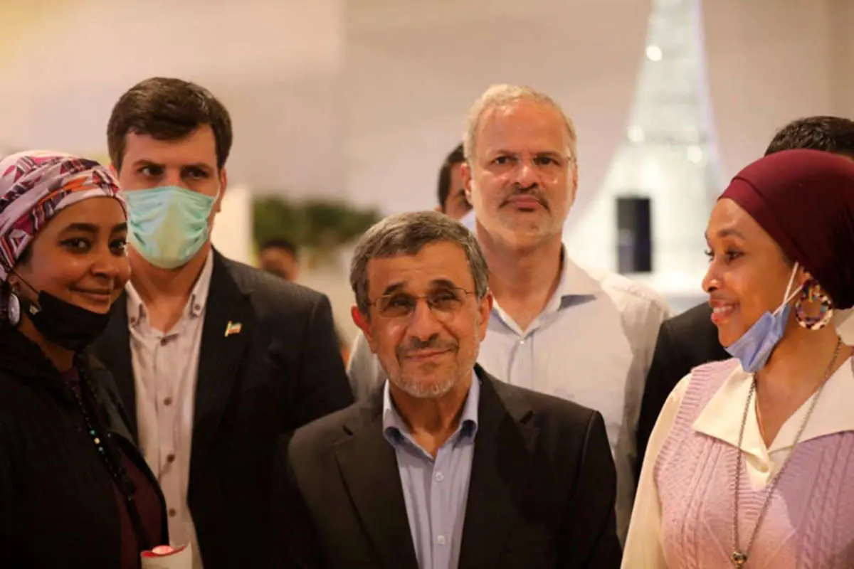 جدال بر سر احمدینژاد؛ او فایزر زده است؟!